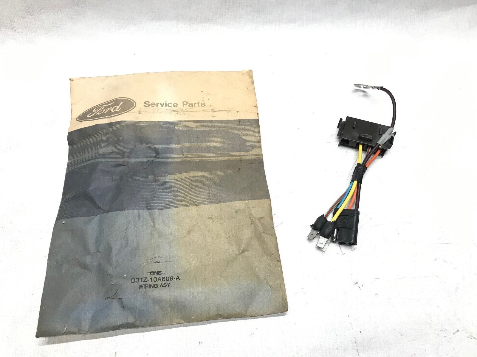 NEW Ford D3TZ-10A609-A Wiring Connector *FREE SHIPPING* - HotCarParts