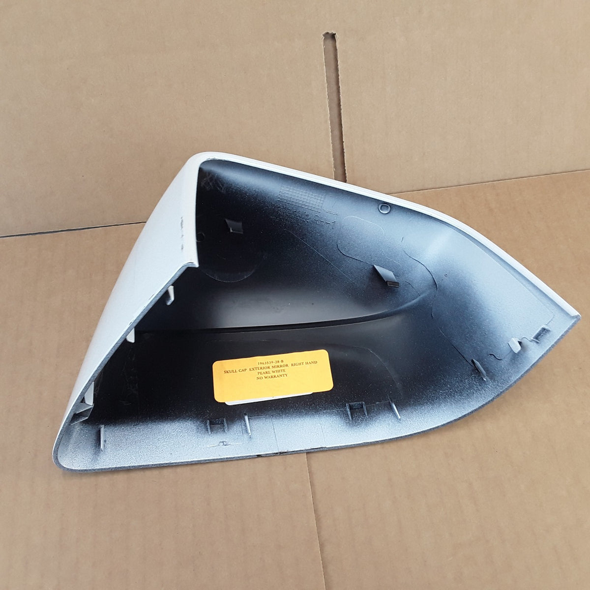 1963539-28-B Right Side Mirror Skull Cap Pearl White For Tesla Model Y 2025 OEM