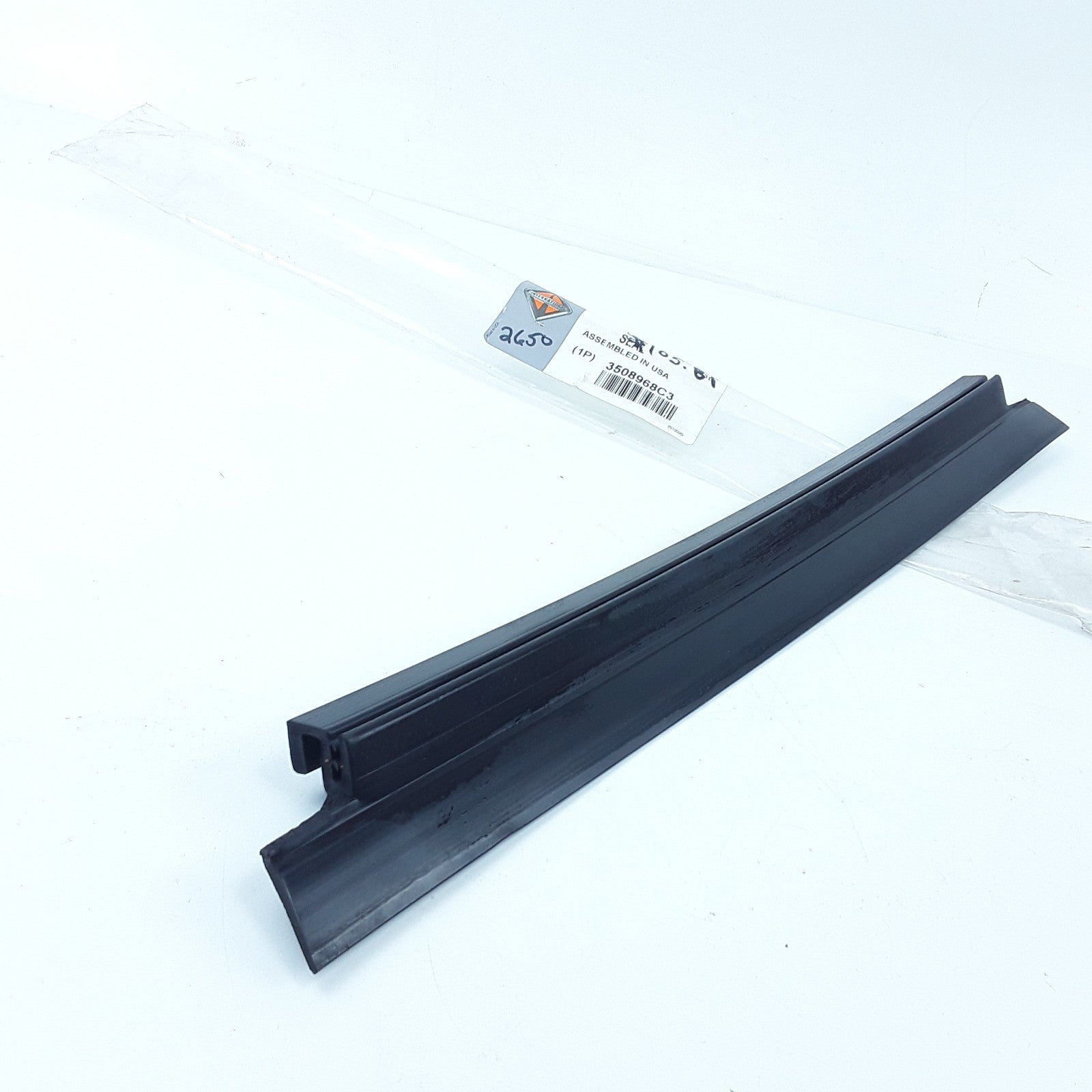 International 3508968C3 Door Glass Seal Assembly 476.6 mm For Navistar Trucks