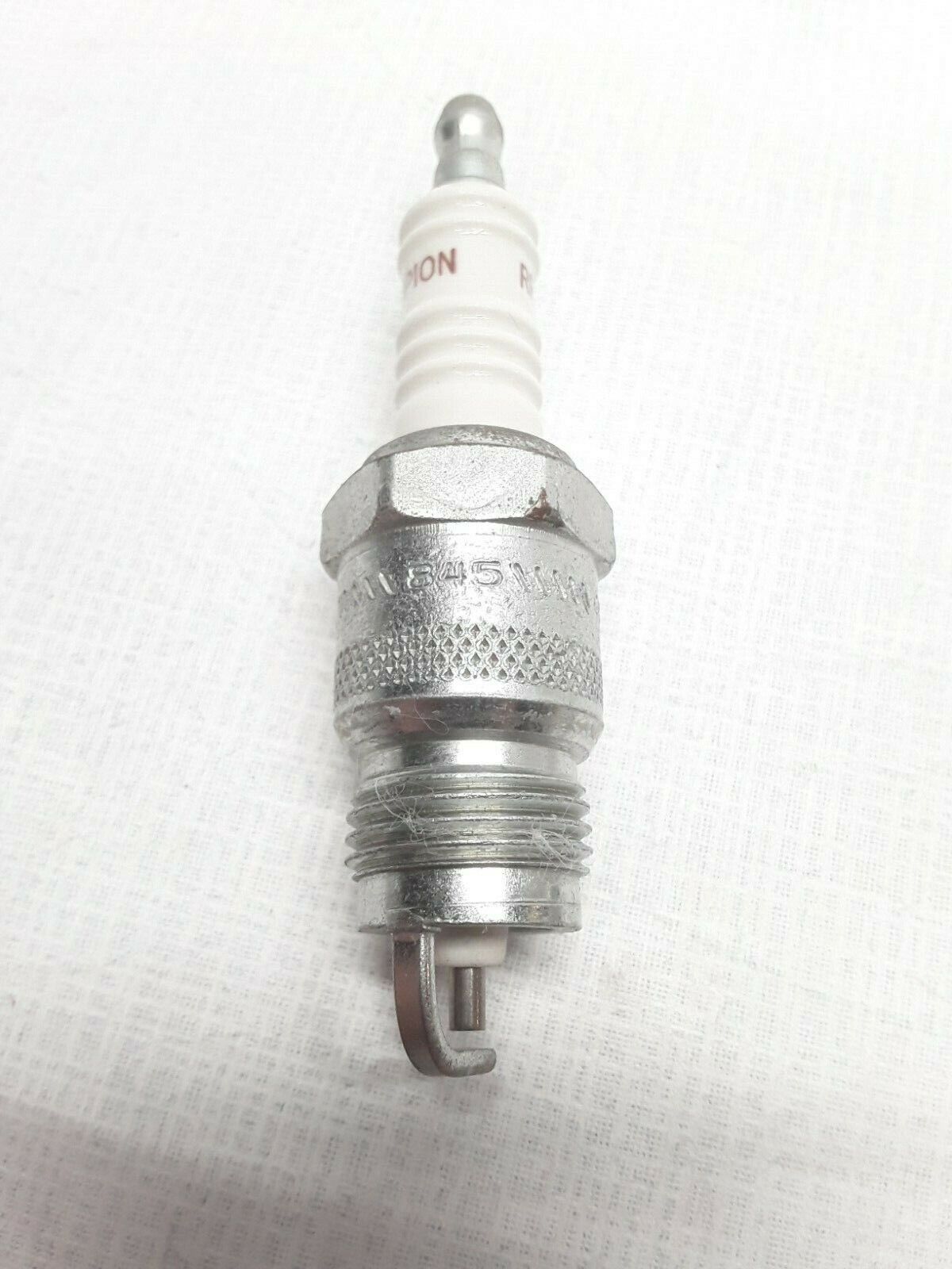 Lot of 5 Champion Spark Plug 845 J17LM FAST FREE SHIPPING - HotCarParts