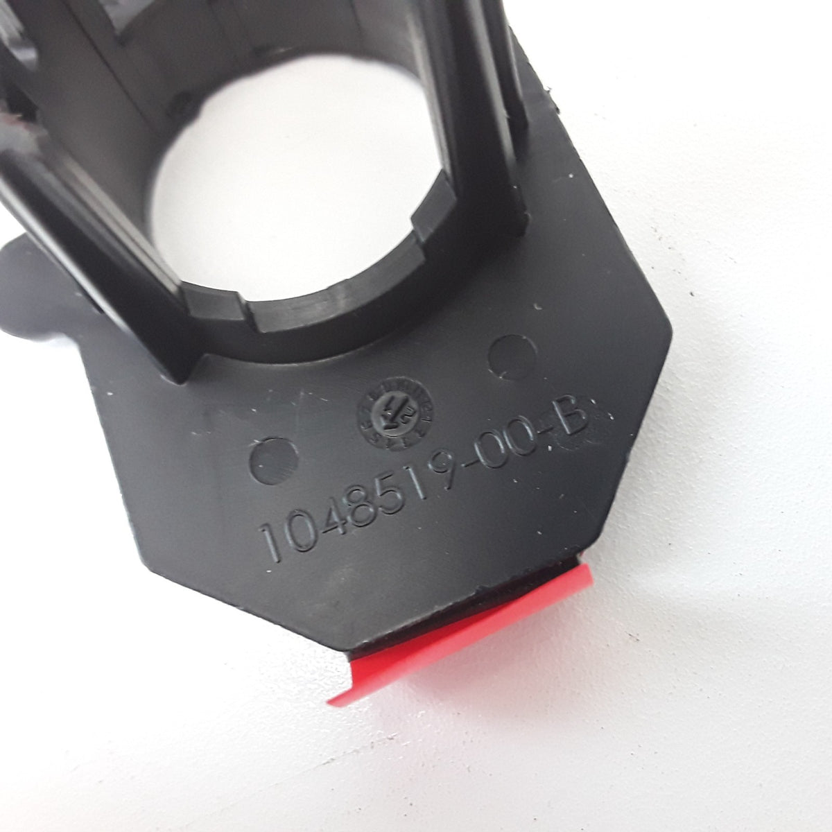 OEM 2012-2016 For Tesla Model S Bumper Parking Sensor Retainer Clip 1048519-00-B