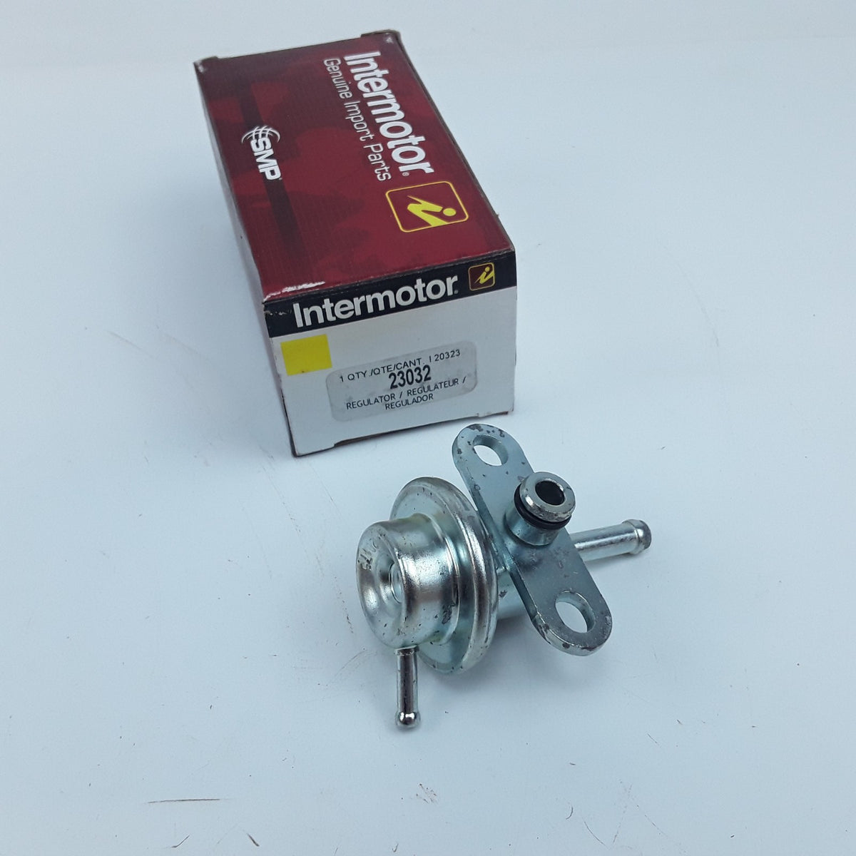 Fuel Pressure Regulator Fits Pontiac Firefly Suzuki Swift Toyota T100 4Runner
