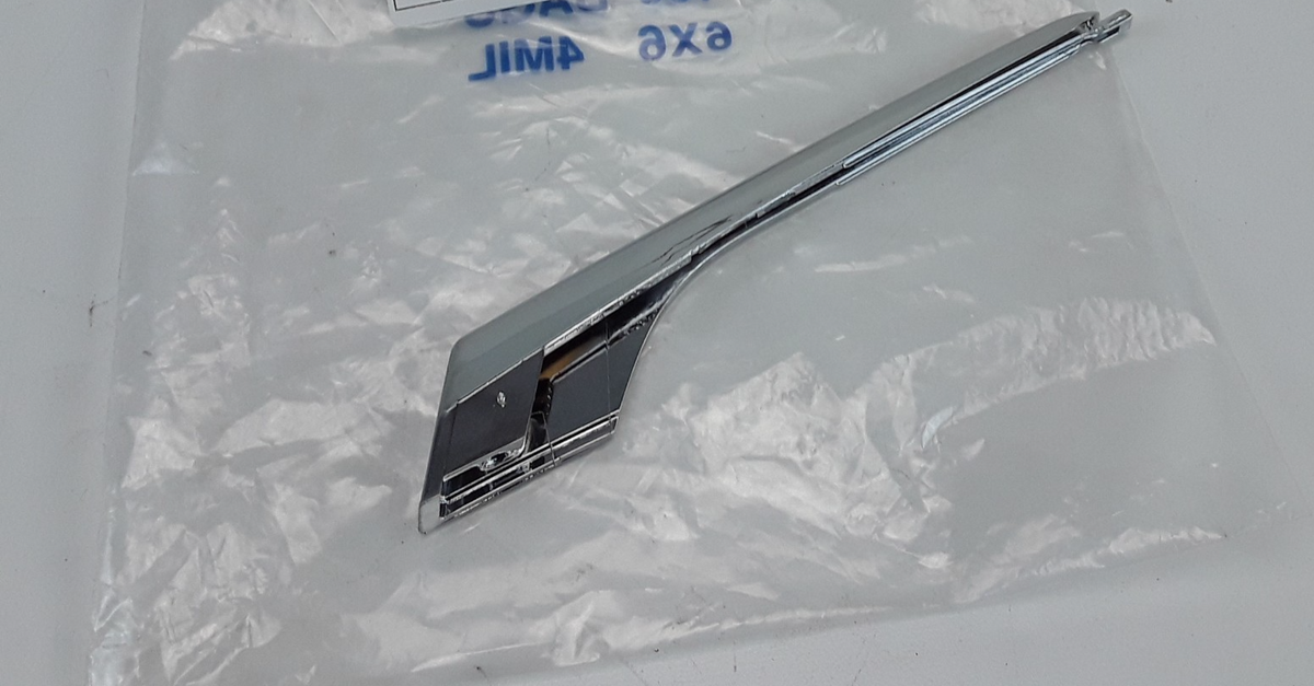 Model X 2015-2021 RH Front Fog Lamp Upper Spear 1049610-00-F Genuine OEM