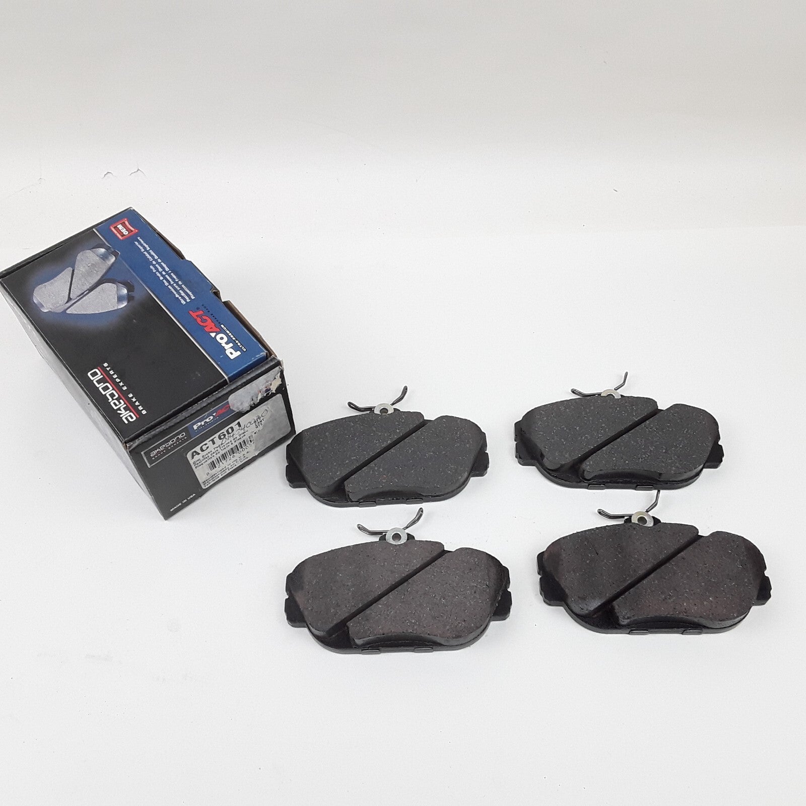 Front Disc Brake Pad For Ford Taurus Lincoln Continental Mercury Sable 1993-2002