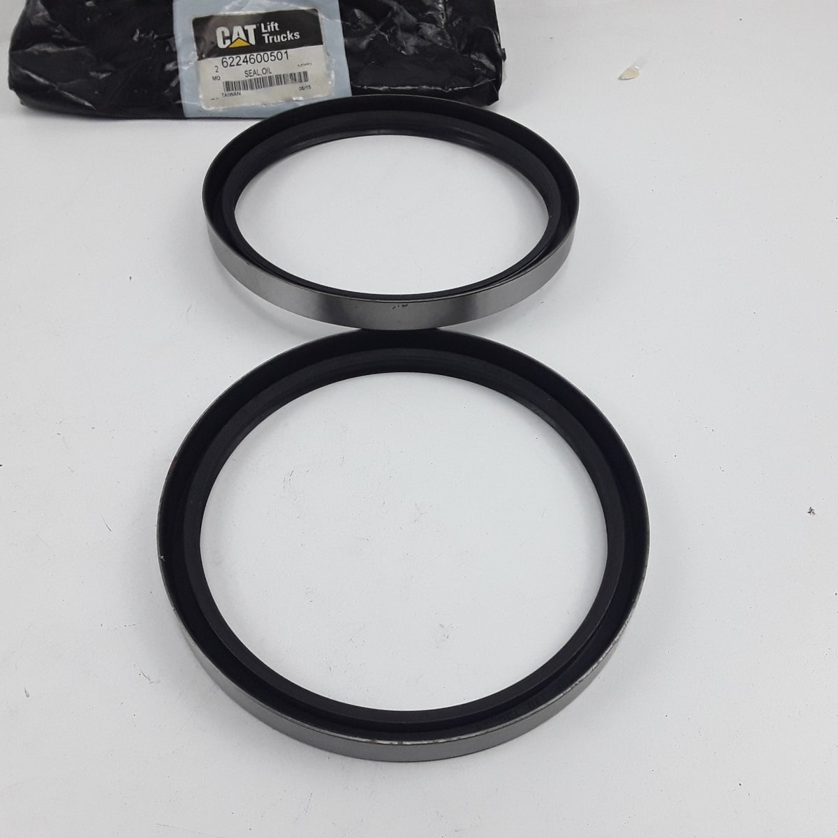 Drive Axle Oil Seal 6224600501 62246-00501 For Mitsubishi Caterpillar Forklift
