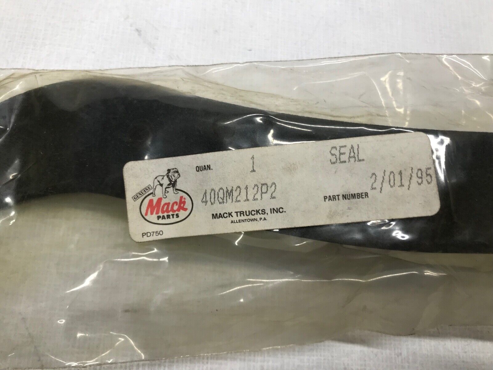 MACK 40QM212P2 SEAL - HotCarParts