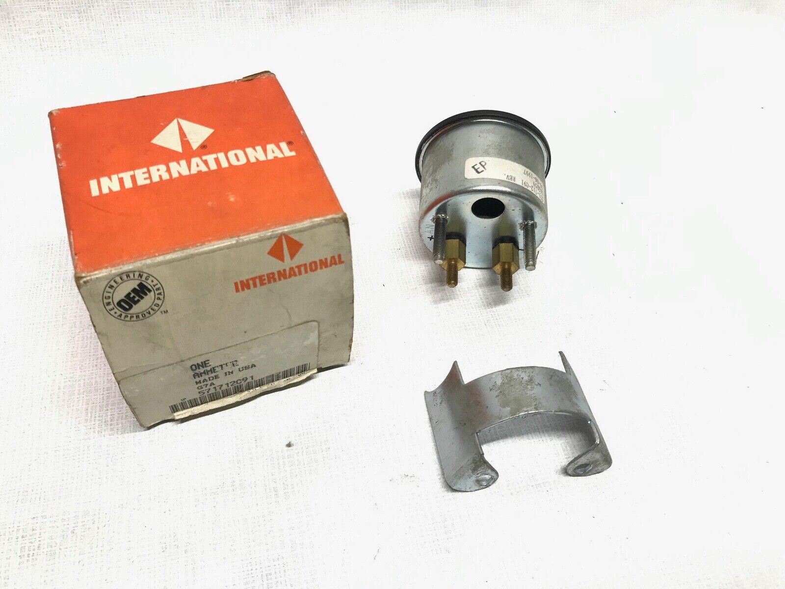 OEM INTERNATIONAL AMMETER GAUGE W/MT HARDWARE INTERNATIONAL 571712C91. - HotCarParts