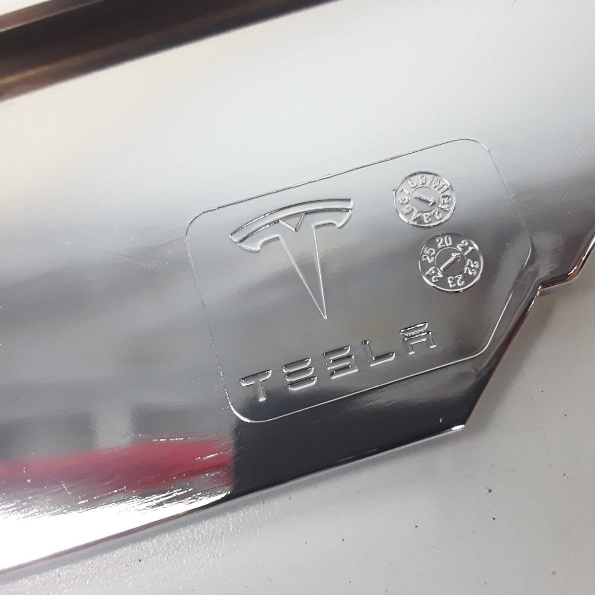 For Tesla Model S 2016-2021 RH Front Fog Light Upper Spear Trim 1056380-00-C OEM