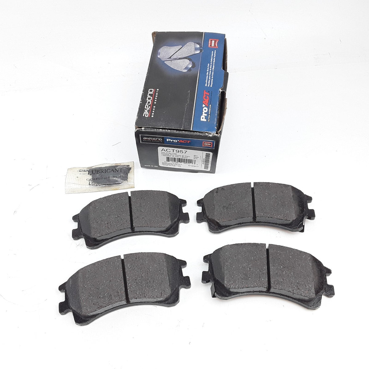 Akebono ACT957 Front Ceramic Disc Brake Pad Kit Fits Mazda 6 (2003 2004 2005)