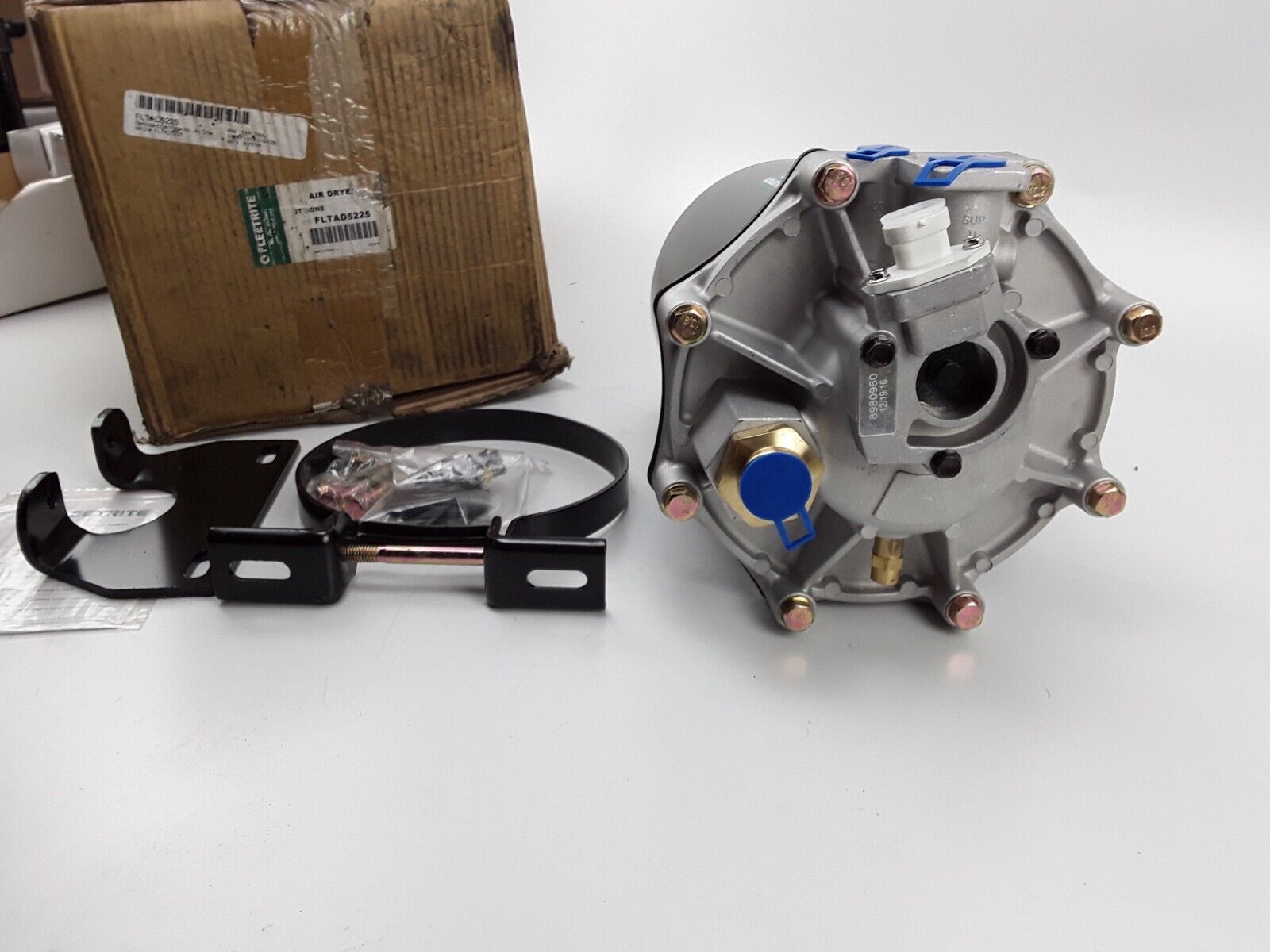 FLEETRITE FLTAD5225 12V AD9 Air Dryer BX065225X, 109685, 6814310115, 3615614C91 - HotCarParts