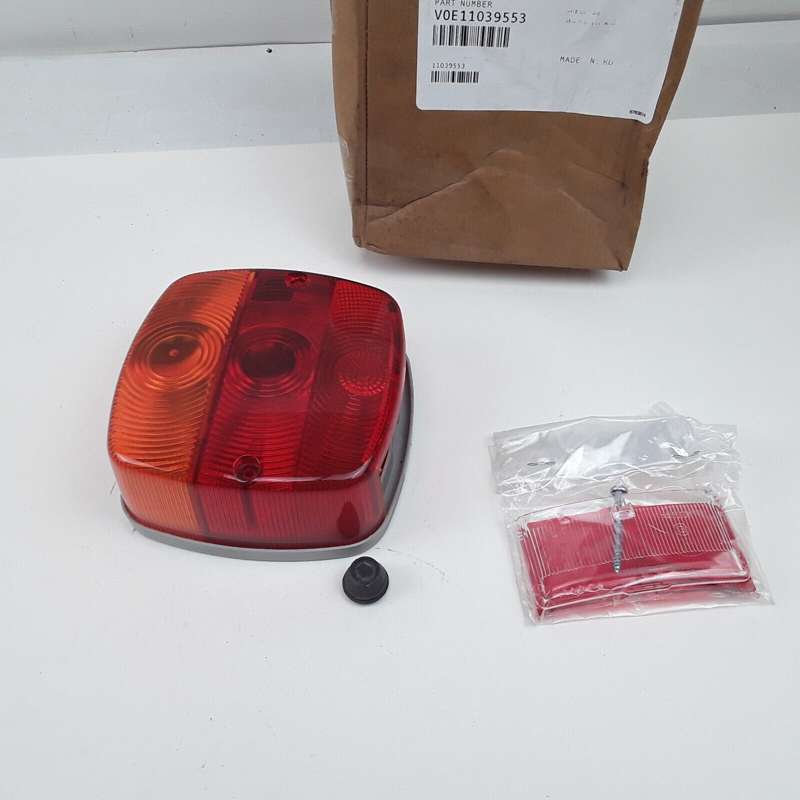 OEM Volvo Left/Right Rear Tail Light Lamp VOE11039553 For EL70 EW130 EW140 EW160