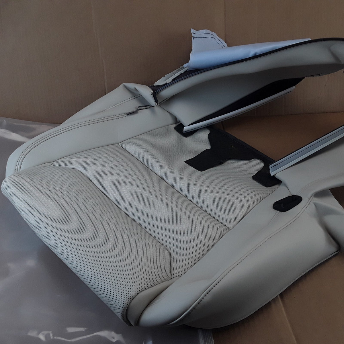 2117953-05-A Right Longrange Cream 2nd Row Monopost Seat Cover For Tesla Model X