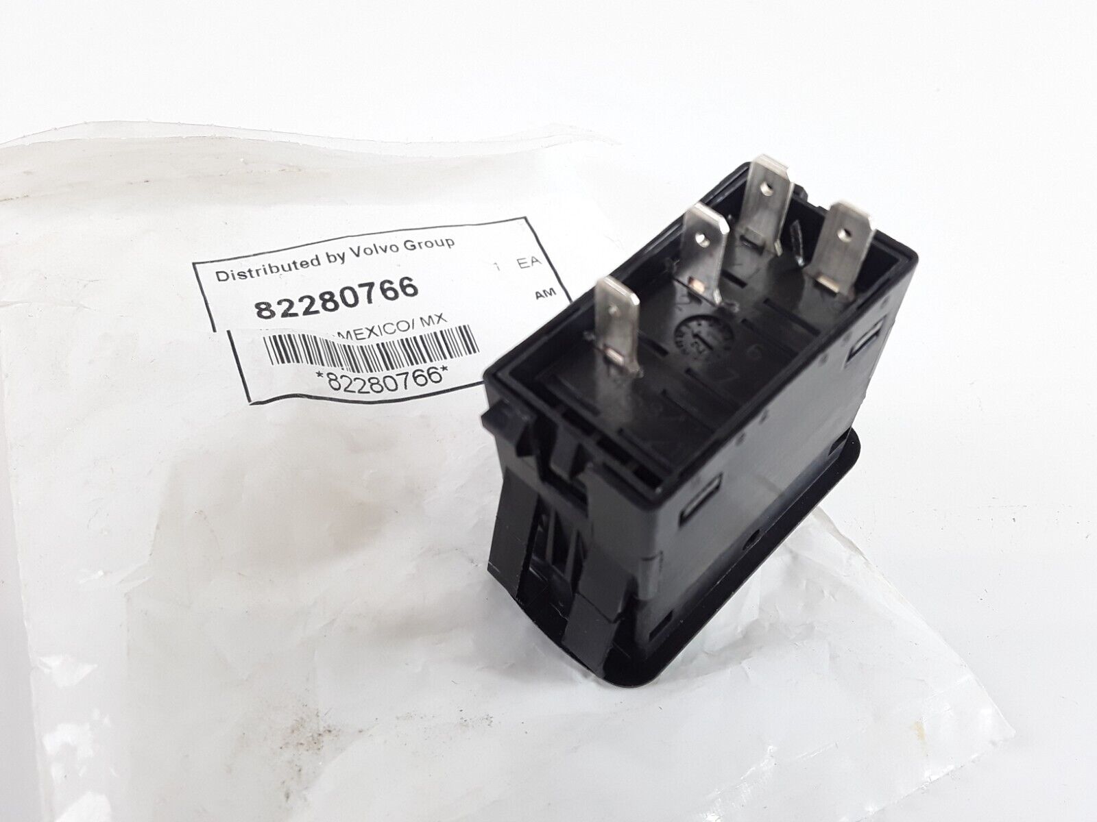 Volvo 82280766 Diff Lock Dash Console Switch Fits Mack GU813 p/n 1MR4347BM8 - HotCarParts