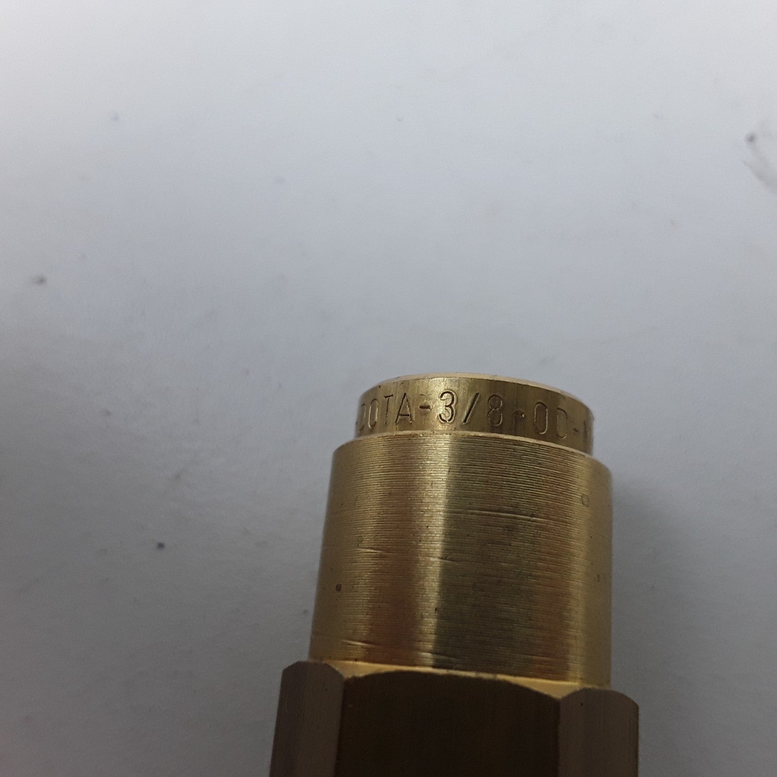 Brass PLC T-Nipple Fitting 8083419 For Volvo VNL 670 Gen 2 Series Truck