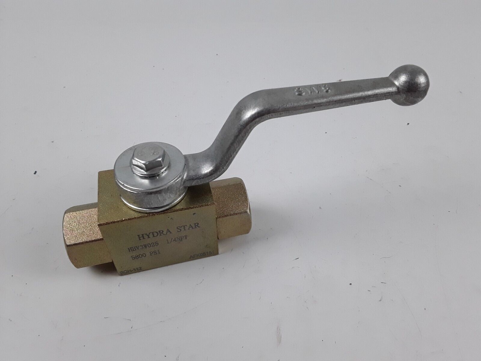 Hydra Star HBV3W025 Handle Valve Ball 3-Way, 1/4in 5800 PSI SW9, 390-SW9 - HotCarParts