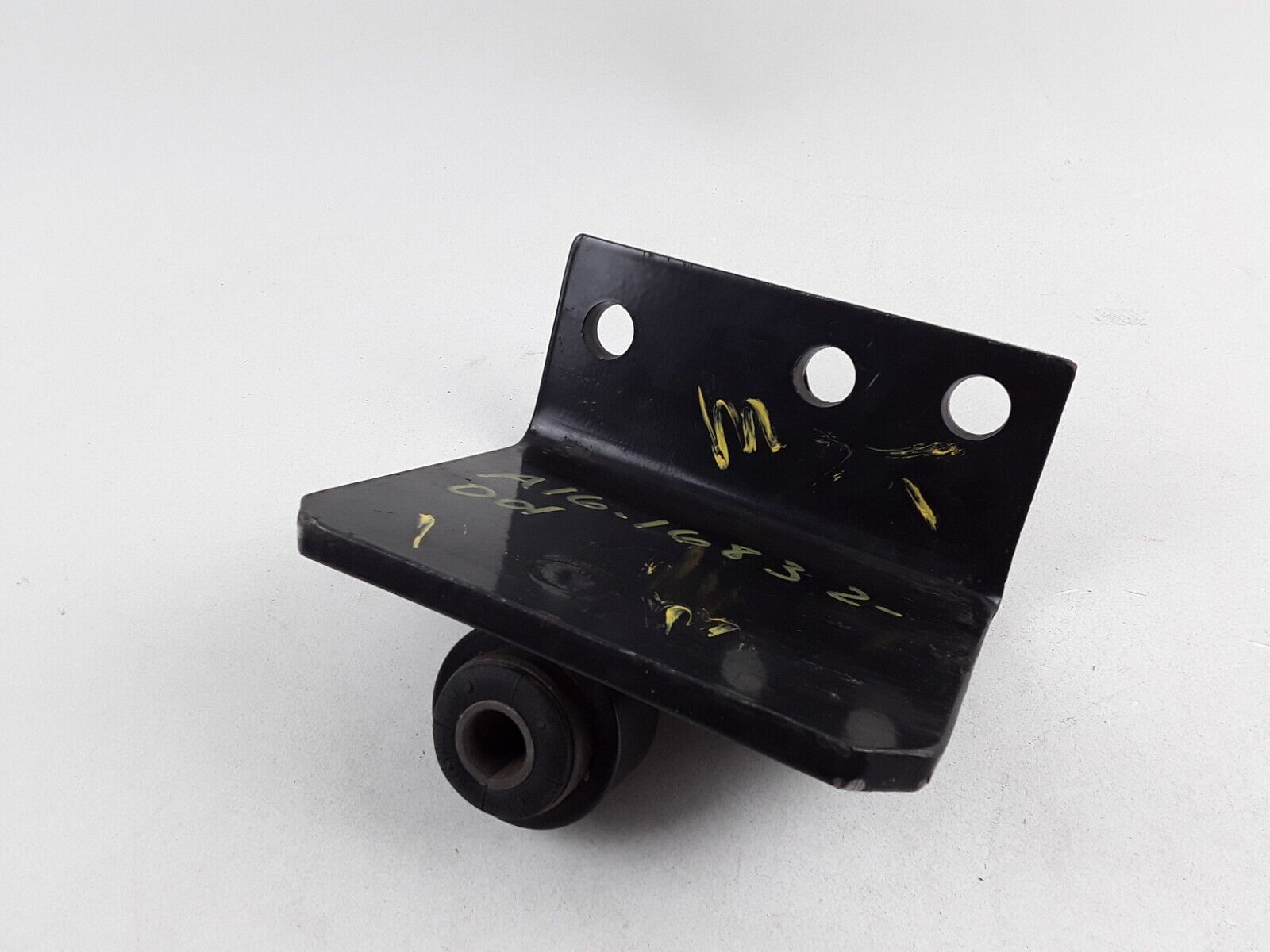 FREIGHTLINER A16 16832 001 BRACKET ASSEMBLY SWAYBAR RH,FRM A16-16832-001 - HotCarParts