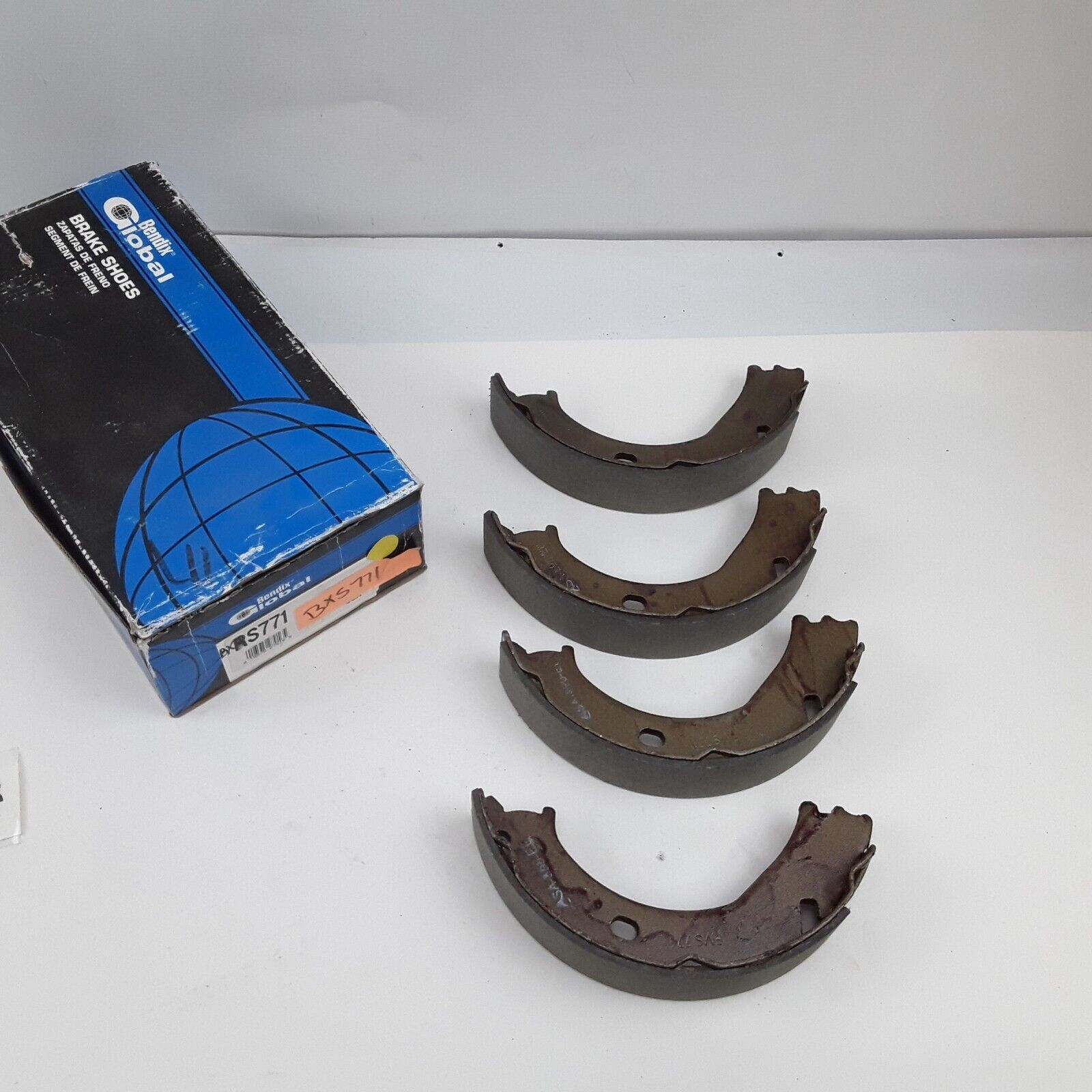 Bendix Global BXS771 Brake Shoe Fit for Chevrolet, Dodge, Ford, Hummer 1999-2006