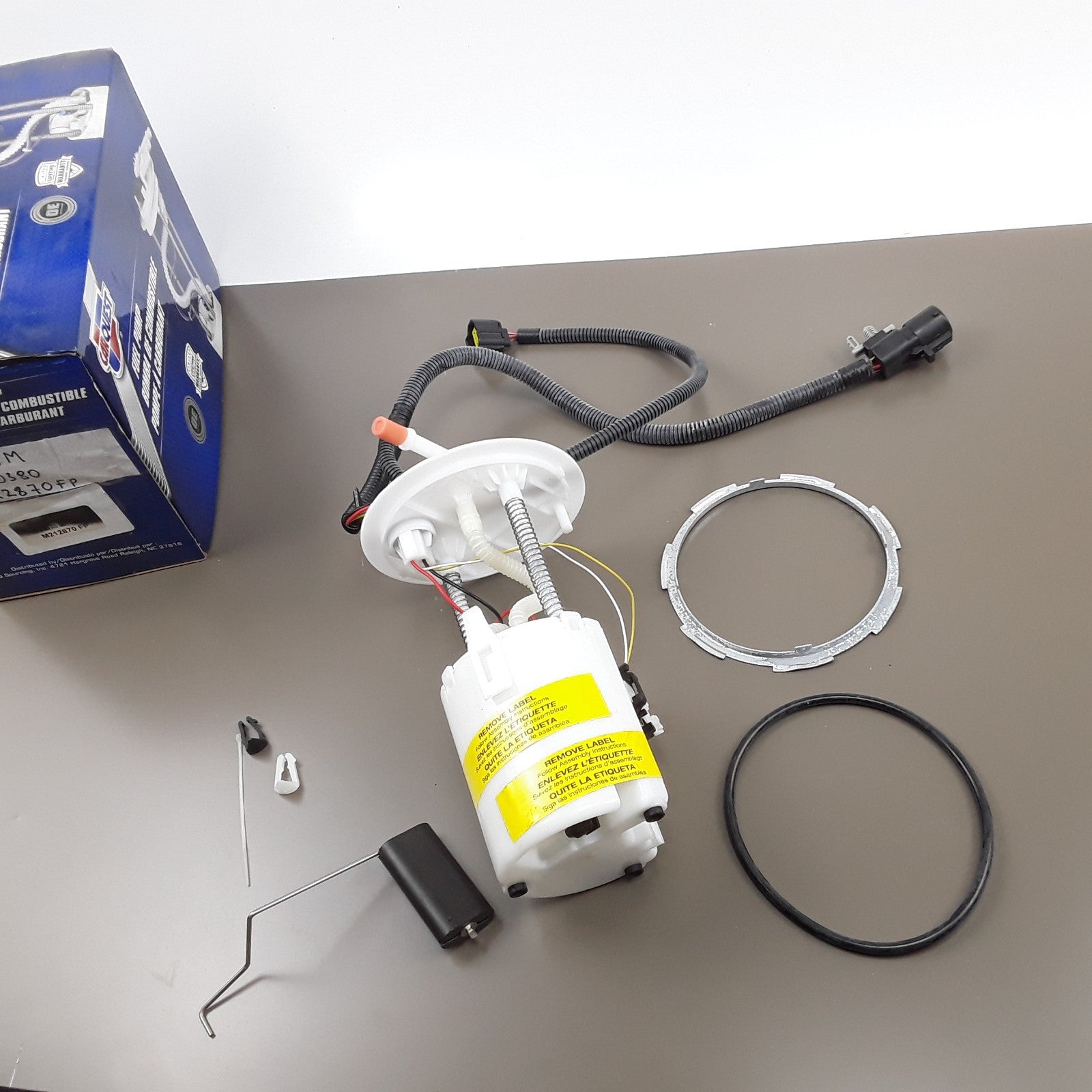 Fuel Pump Module Assembly Fits Ford Taurus Mercury Sable (2000 2001 2002 2003)