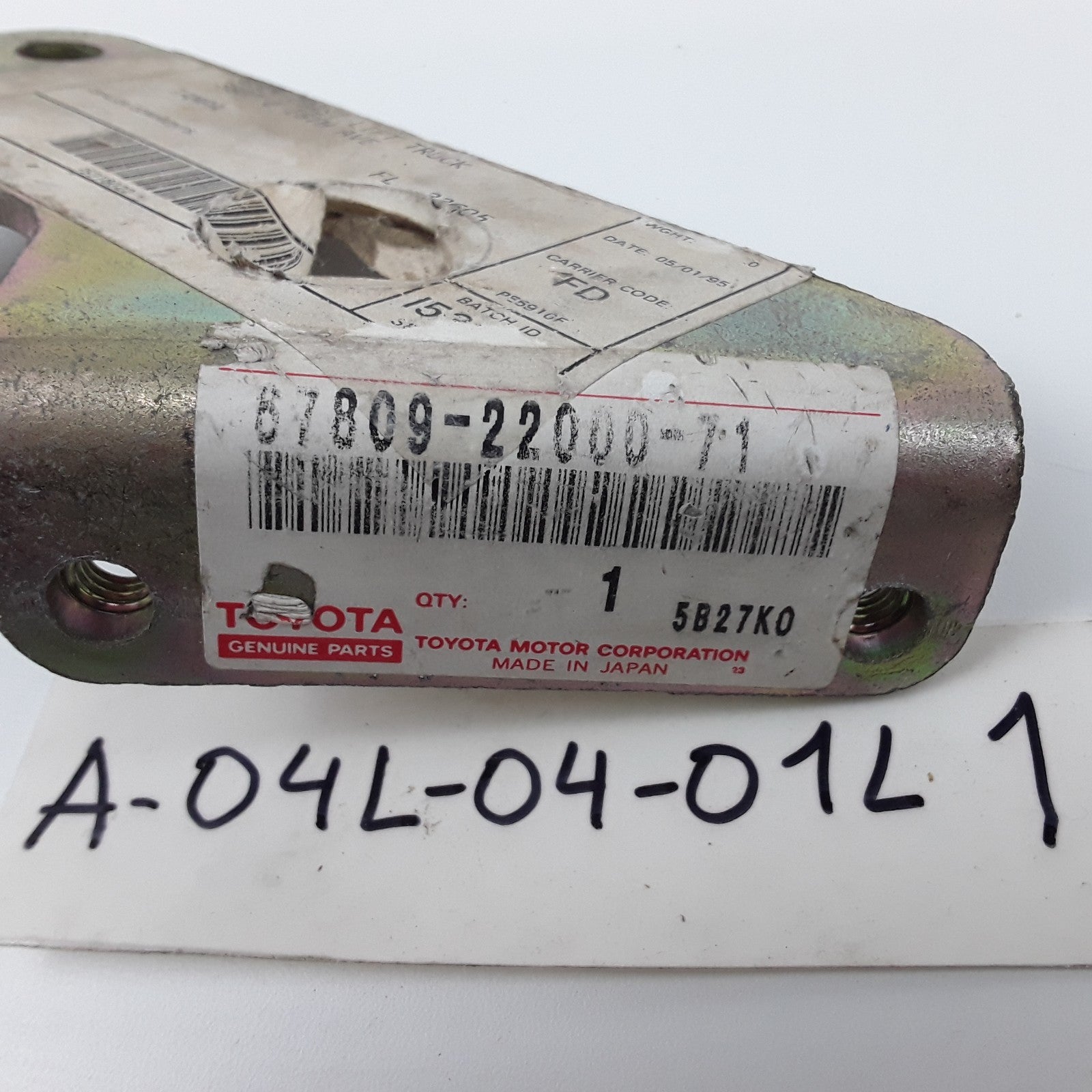 Toyota 67809-22000-71 Motor Distributors Bracket Assembly Heavy Duty
