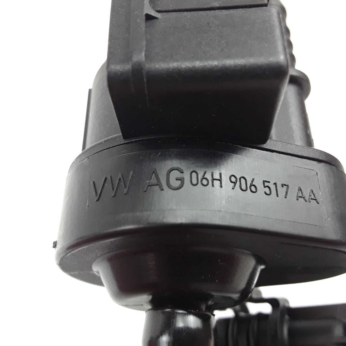 Canister Purge Solenoid Valve For Audi A6 Quattro S5 S4 2009 2010 2011 2012 3.0L