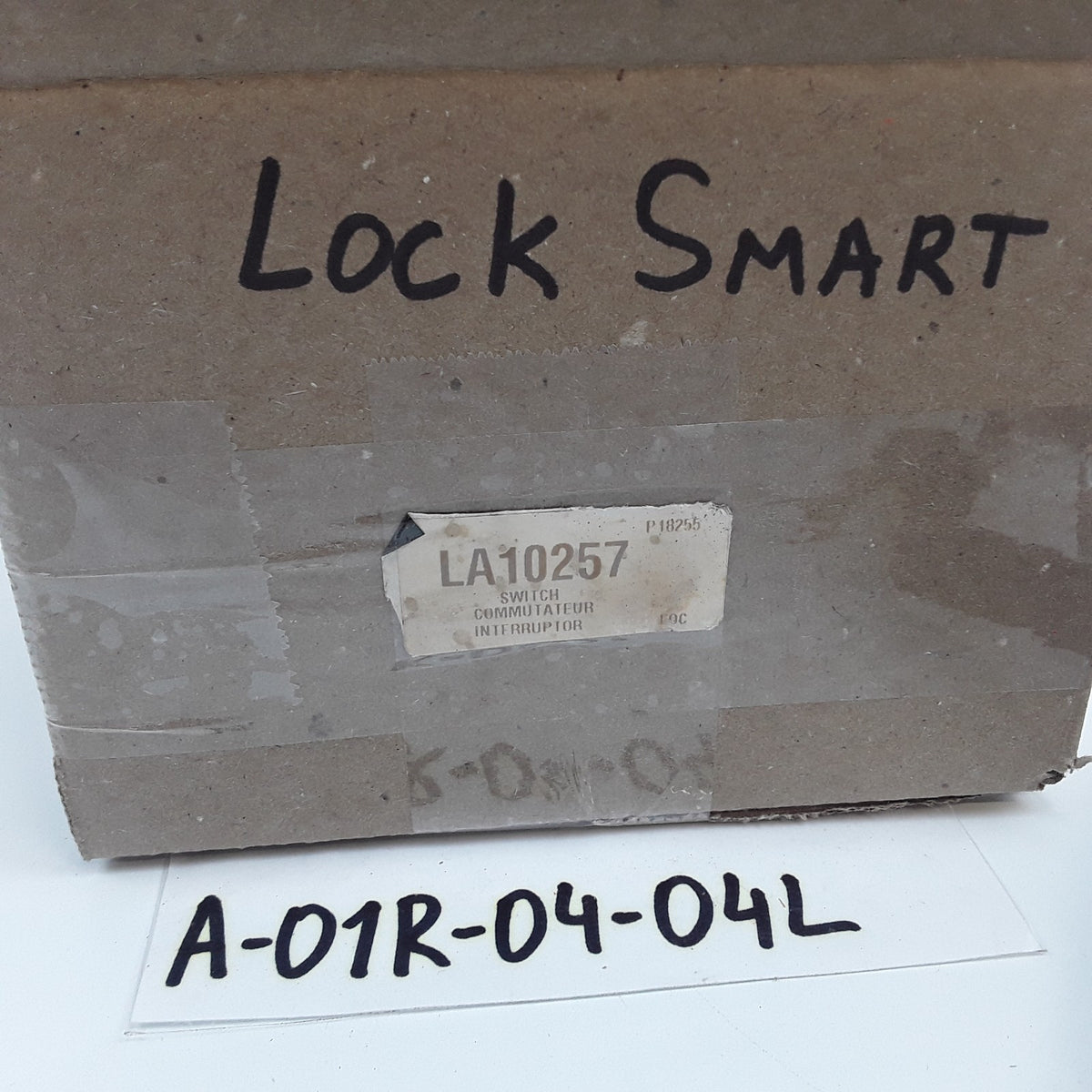 Locksmart LA10257 Ignition Switch with Lock Cylinder For Nissan Altima 2000-2001