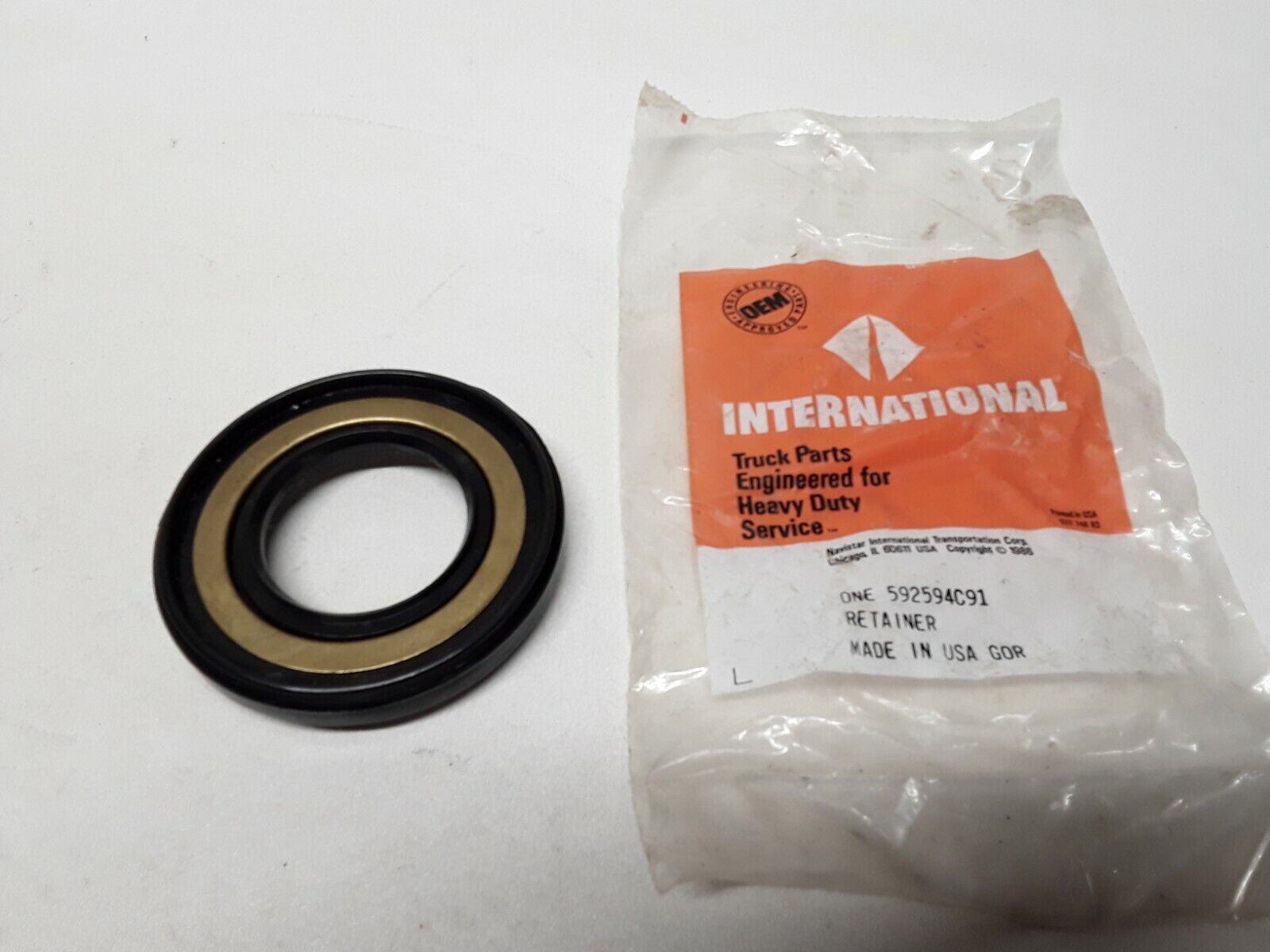 INTERNATIONAL RETAINER 592594C91 592593C1 FAST FREE SHIPPING - HotCarParts