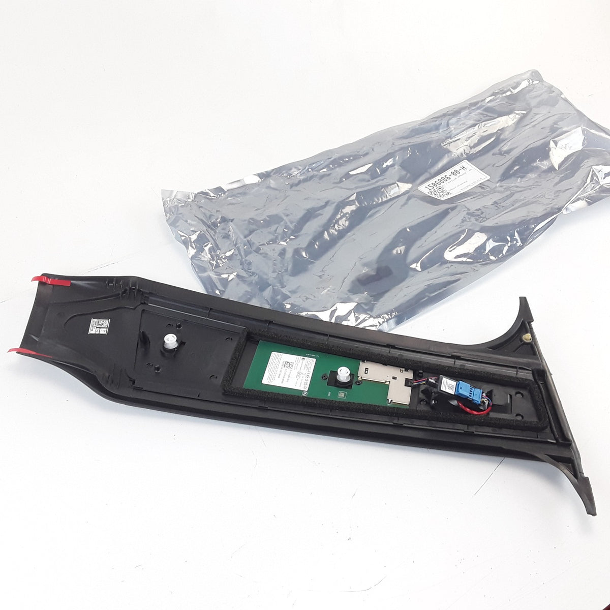Model Y 2020-2025 RH B-Pillar Door Applique 1506886-00-H Genuine OEM