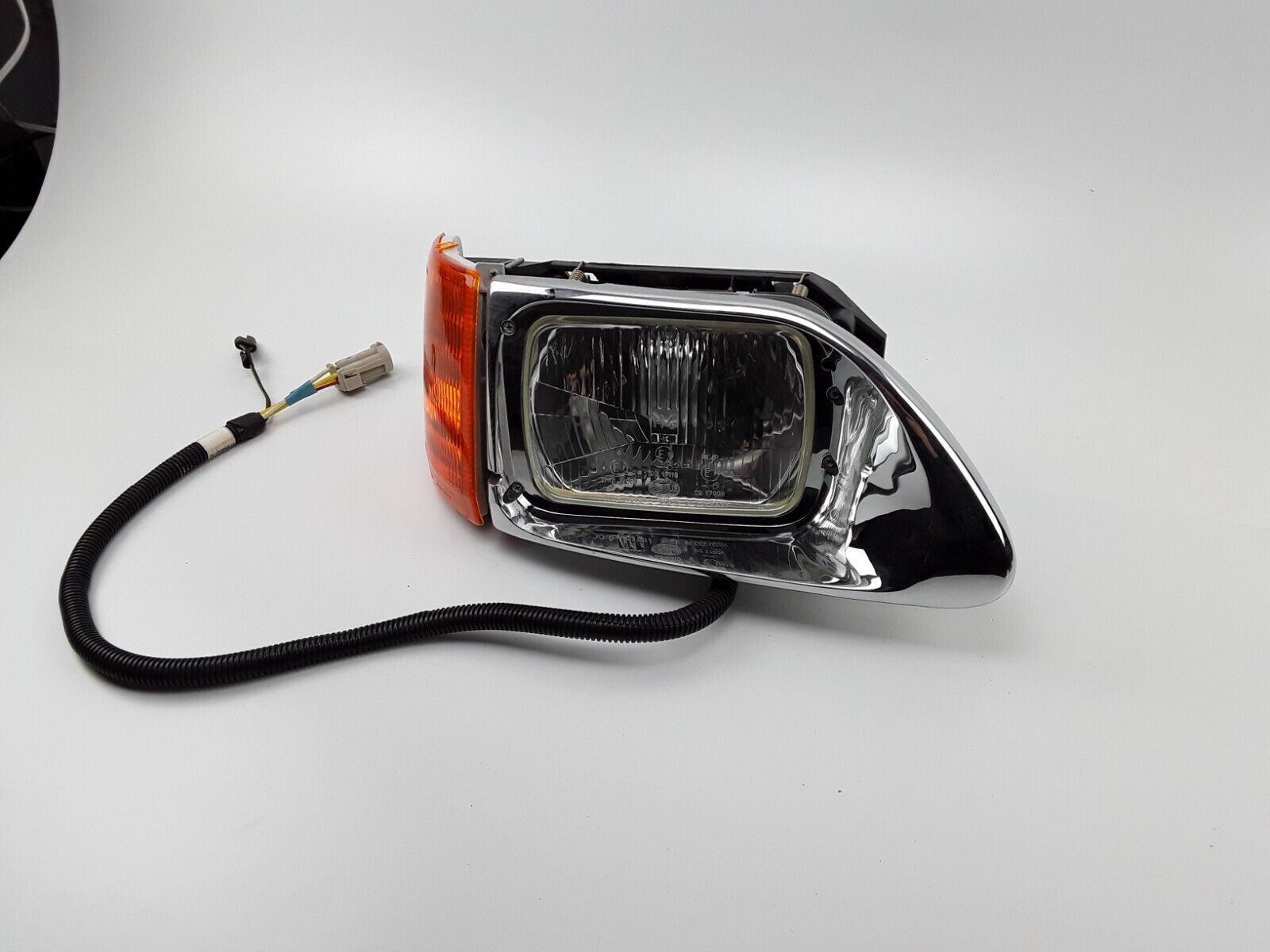 NEW Genuine International 5900i 9200 9400 Passenger Right RH Headlight 1996-2017 - HotCarParts