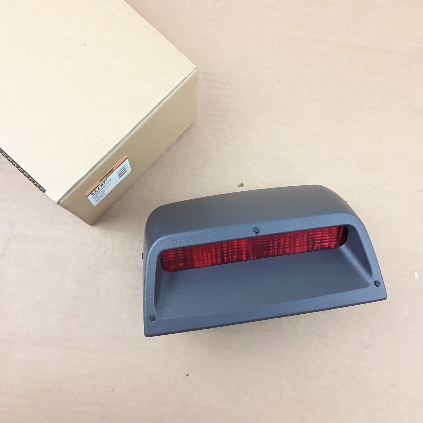 Third Brake Light Assembly For Mercury Grand Marquis Ford Crown Victoria 1999-05