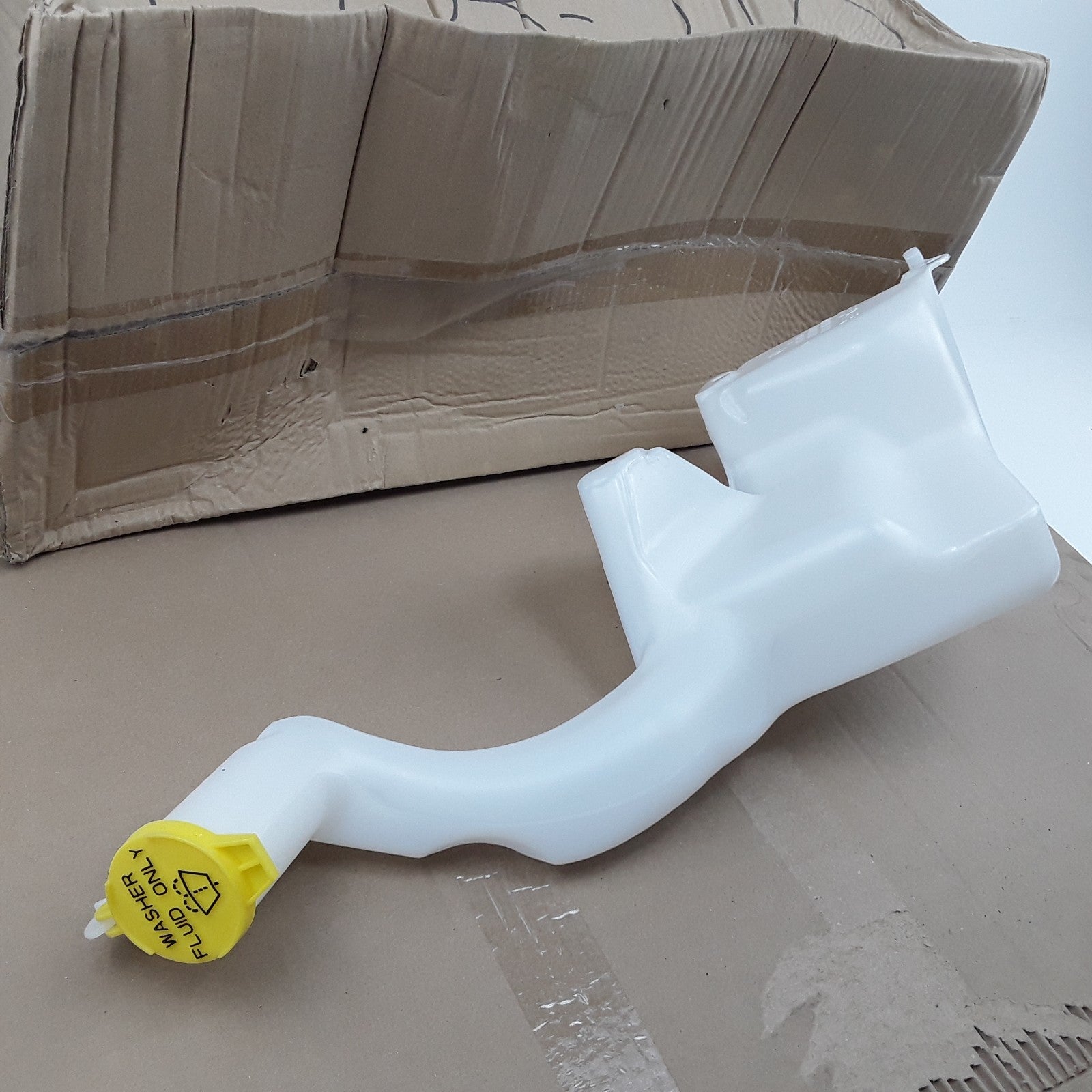 Front Windshield Washer Reservoir Fits Chrysler Dodge Plymouth (2001 2002-2005)