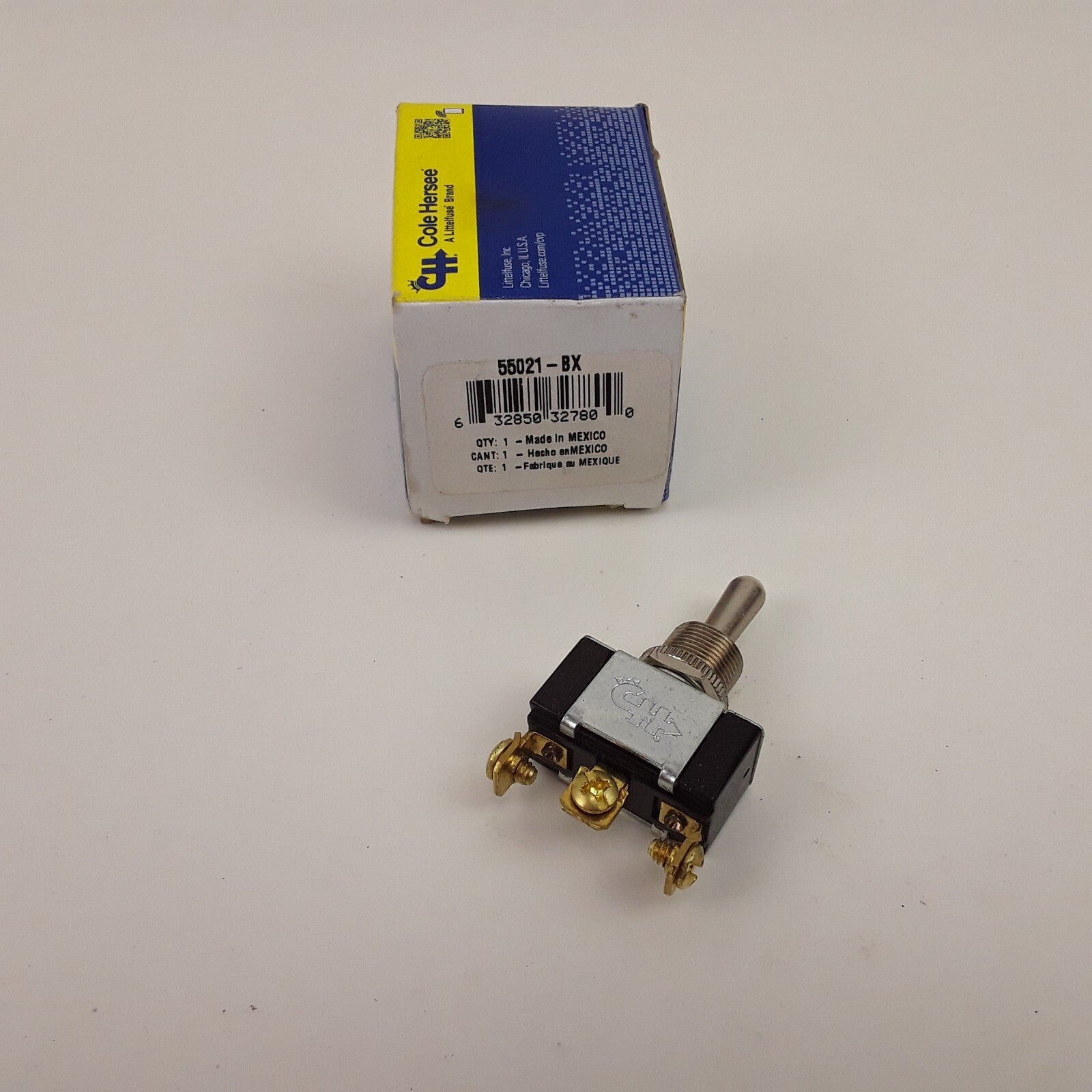 Littlefuse Heavy Duty On - Off Momentary Toggle Switch - 11/16" Std., 20A