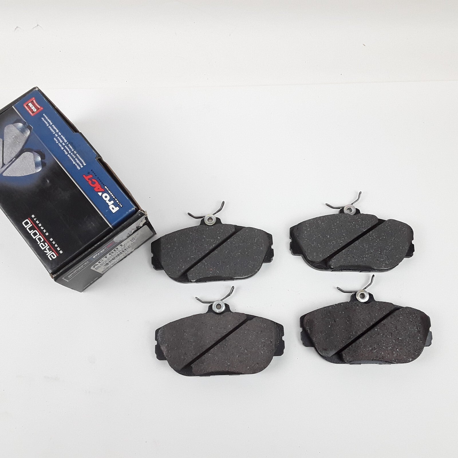 Front Disc Brake Pad For Ford Taurus Lincoln Continental Mercury Sable 1993-2002