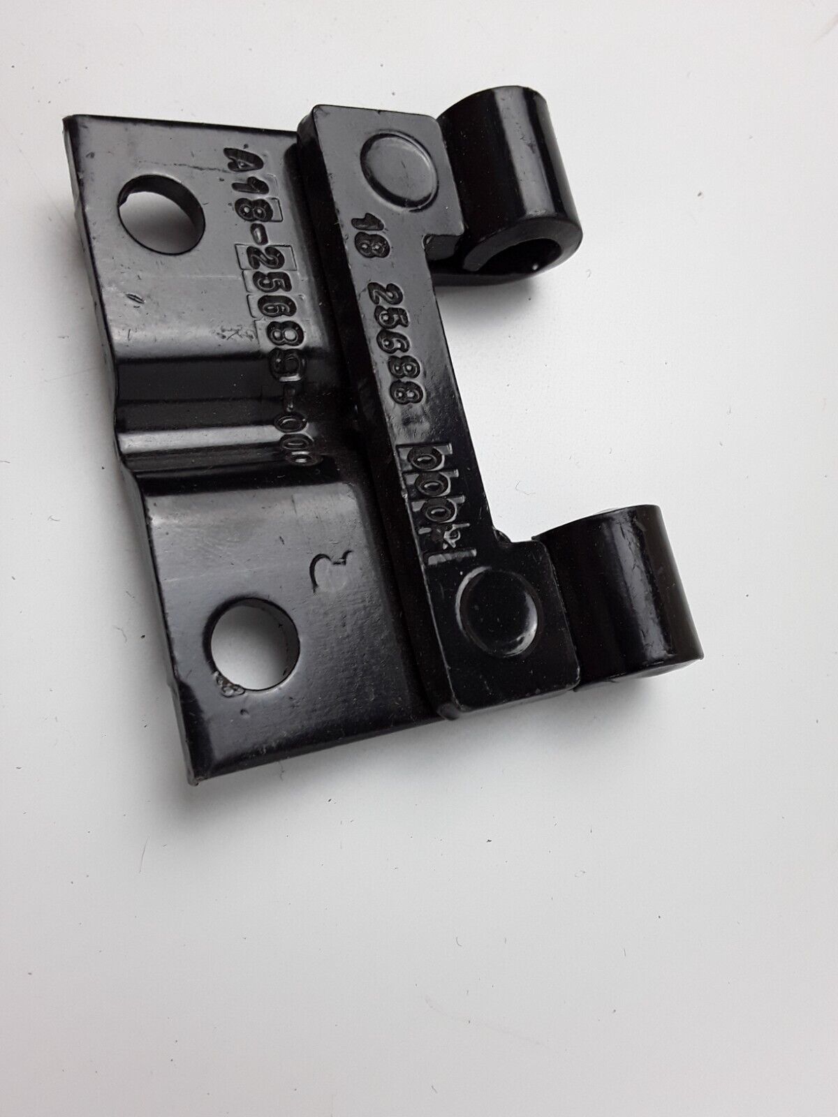 FREIGHTLINER A18-25689-000 CHECK PLATE DOOR MOUNT SBA BRACKET 18 25688 000 - HotCarParts
