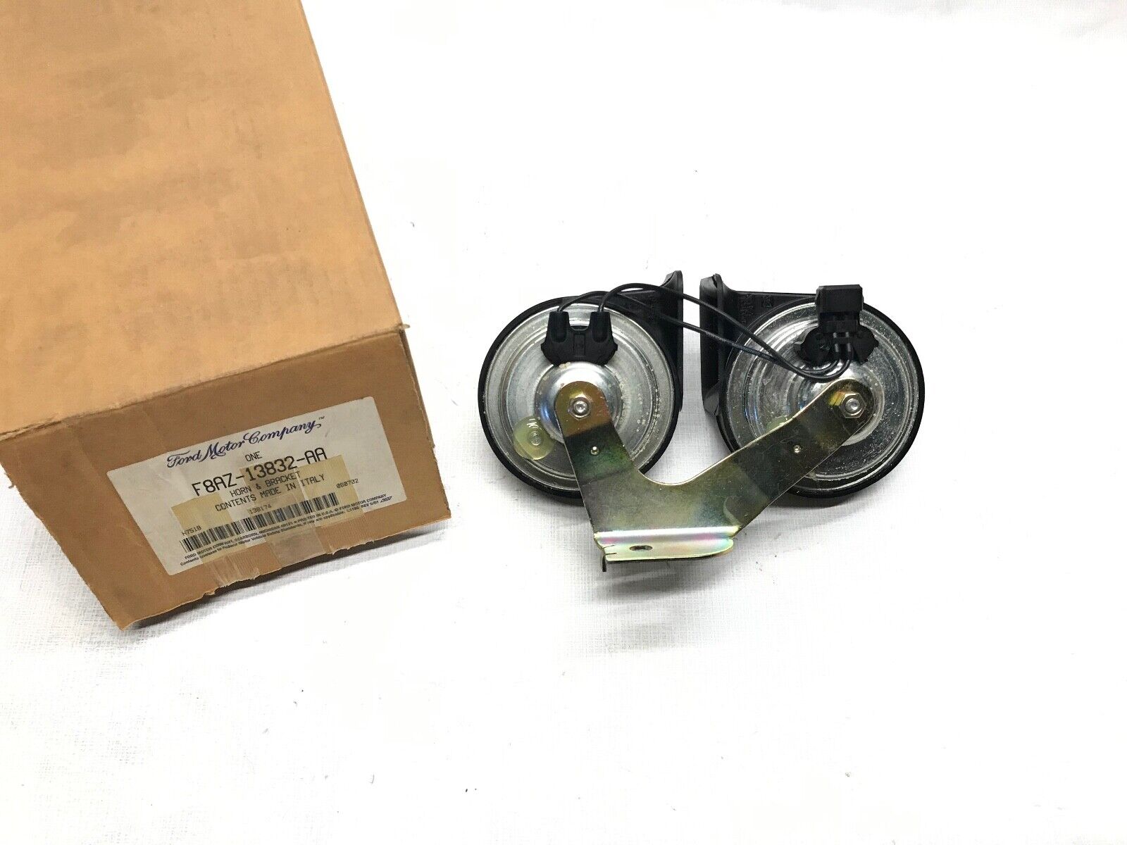 GENUINE FORD OEM F8AZ-13832-AA HORN & BRACKET KIT PART FAST SHIPPING - HotCarParts