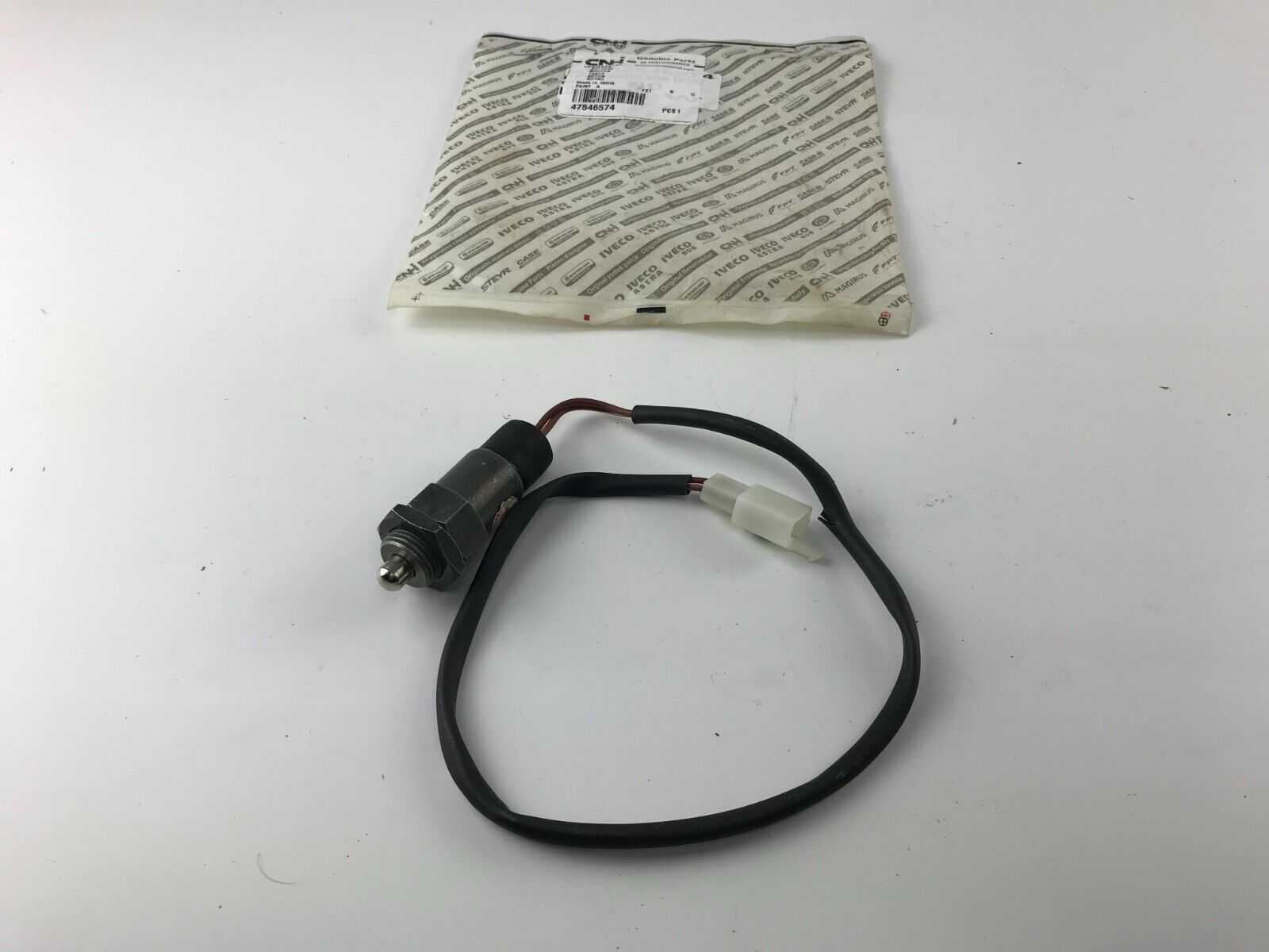 GENUINE OEM CASE Button 47546574 FAST SHIPPING - HotCarParts