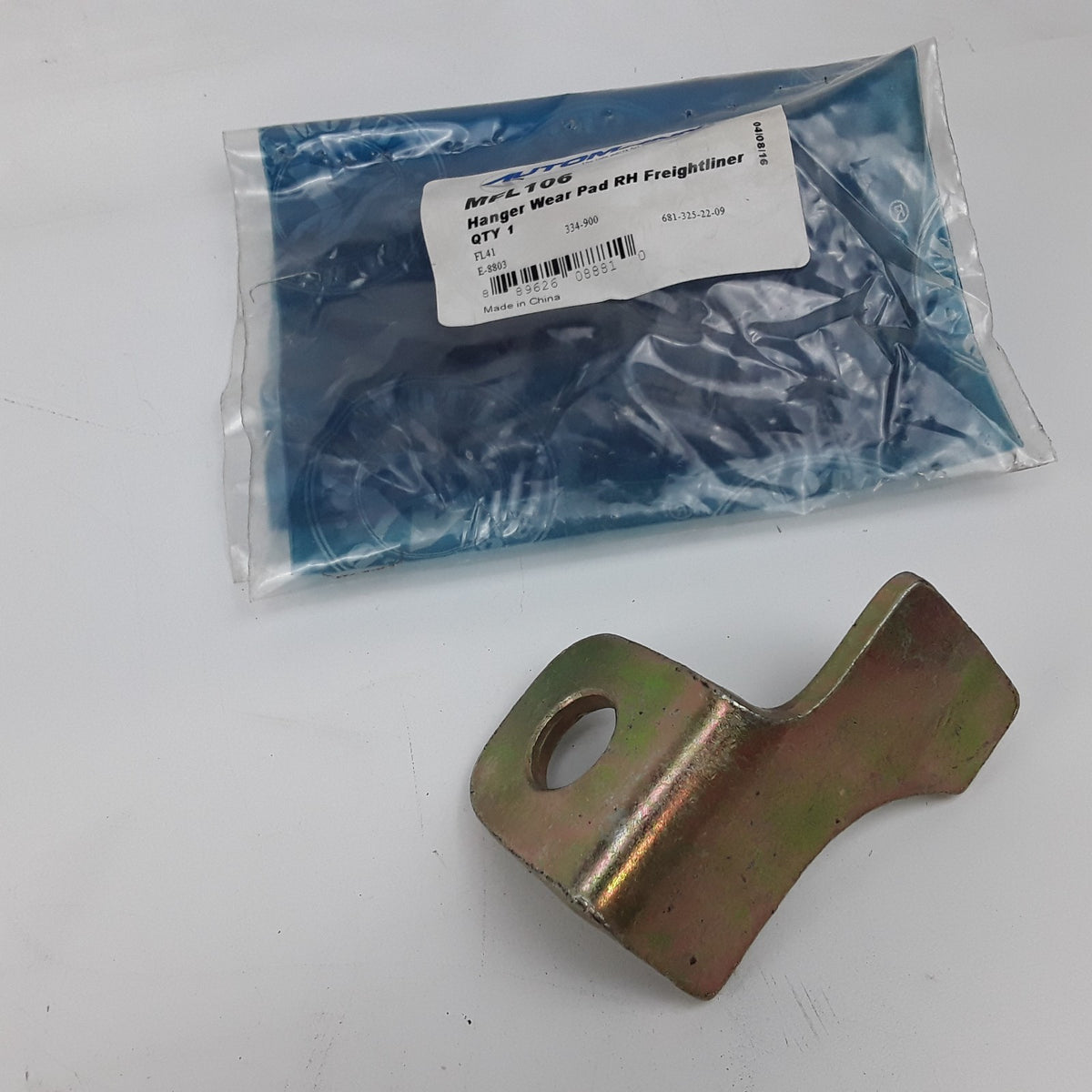 Automann MFL106 Right Air Suspension Hanger Wear Pad For Freightliner Trucks