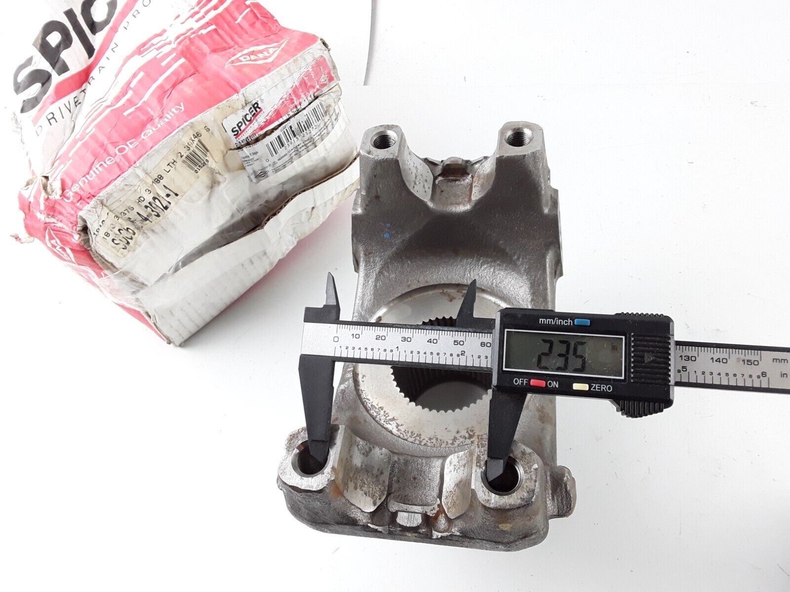 Dana Spicer 6.5-4-4611-1X Differential End Yoke Series 1810 250-65446111X - HotCarParts