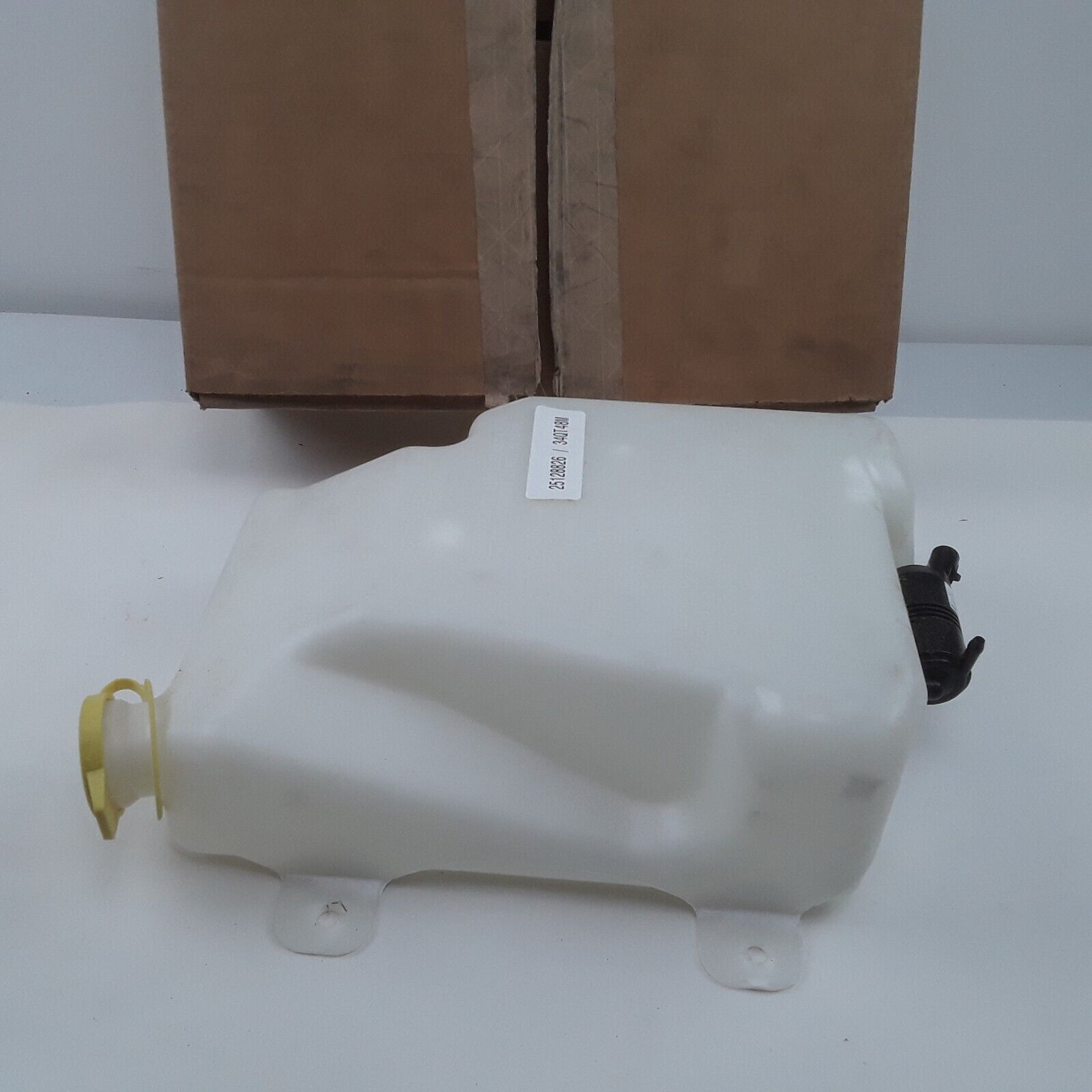 Mack Washer Fluid Reservoir Coolant Pump CH CL CV CX 34QT48M, 25128826, 34QT34AM