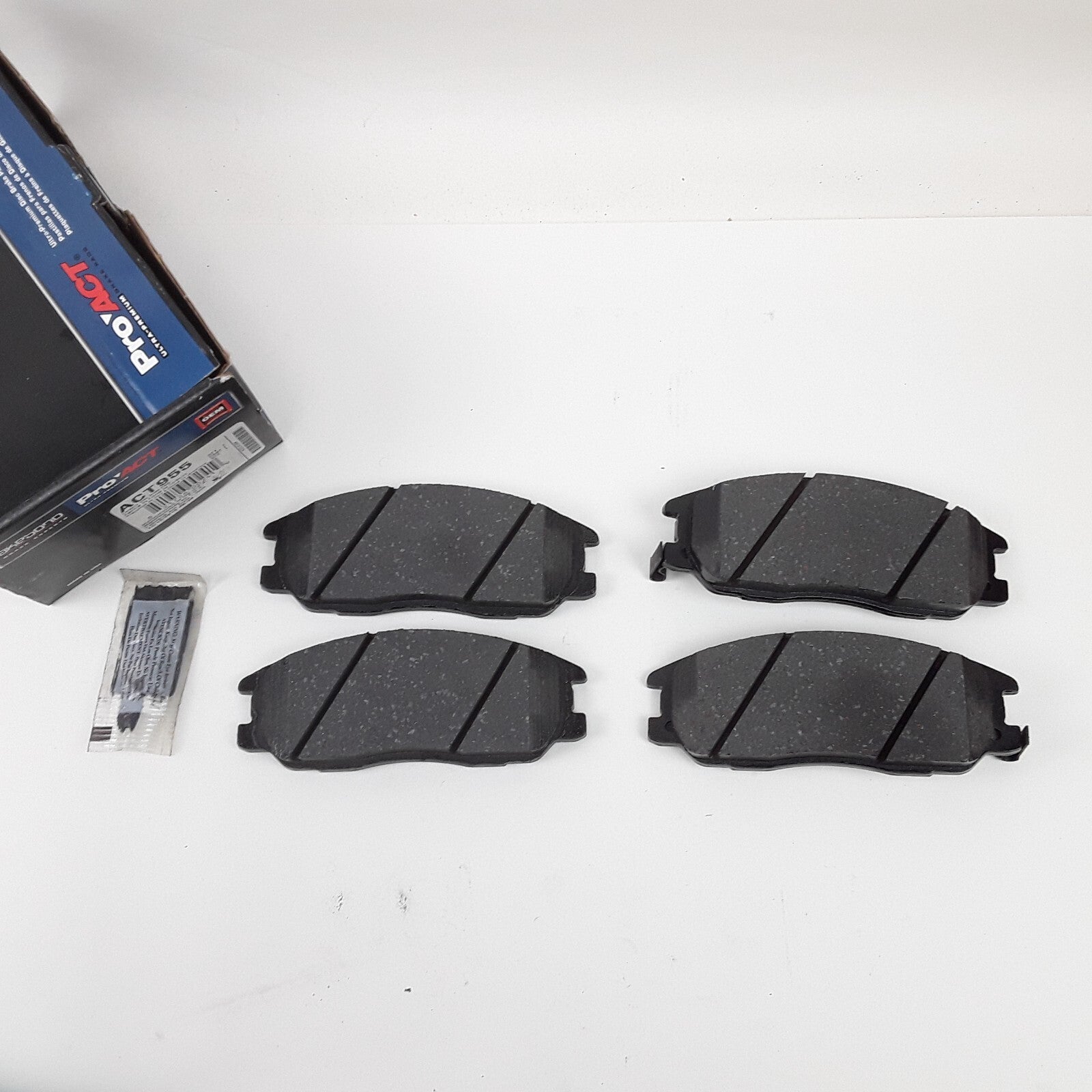 Front Disc Brake Pad Pads Set Fits Kia Sorento Sedona Amanti ,Hyundai Santa Fe
